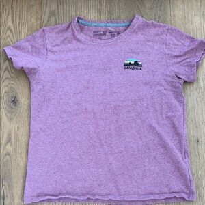 Patagonia women’s Purple Tee - size M